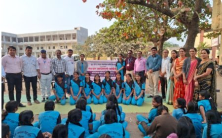 मतदार जनजागृती संदर्भात जिल्हा स्वीप पथकाने पैठण येथे दिली भेट.