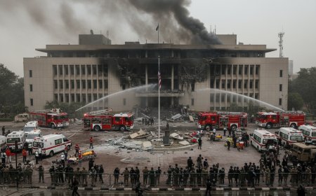 US Embassy in Pakistan Attacked, 10 Dead Amidst Iran War