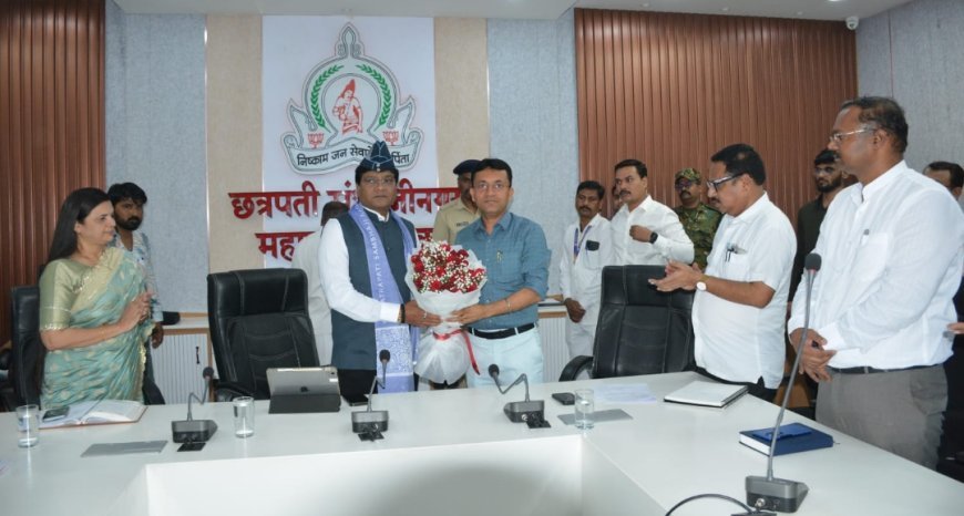 जागतिक महिला दिनानिमित मनपा महिला अधिकारी कर्मचारी यांचा सत्कार