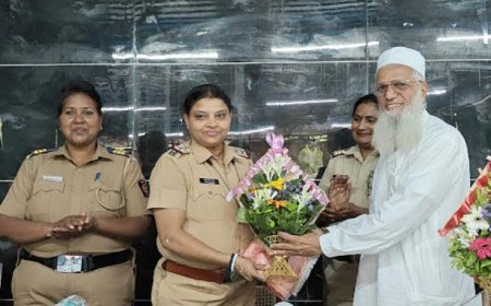 Damini team honored; Sajid Maulana of All-Party Muslim Alliance and Drug Liberation Movement held an honor ceremony.