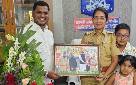 पोलीस निरीक्षक प्रवीणा यादव यांना महासंचालक पदकाने गौरव समाजसेवक मुसा खान यांनी केले अभिनंदन.