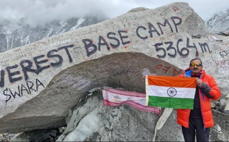 Chhatrapati Sambhajinagar Municipal Officials Datta Sarode, Vinod Vibhute Hoist Indian Flag at Mount Everest Base Camp.