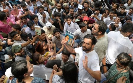 कॉकरोच जनता पार्टी का दिल्ली में प्रदर्शन LIVE: जंतर-मंतर पर ‘सोनम वांगचुक शिक्षा मंत्री बनें’ के नारे लगे.