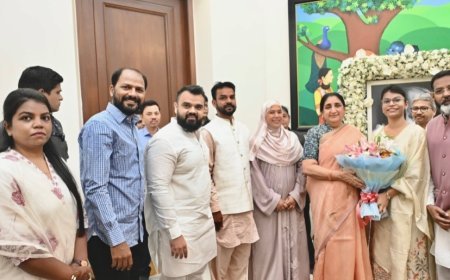 Bhandara district's daughter is first in the country; Namira Siddiqui, who secured AIR-1 in NEET MDS 2026, was felicitated by Deputy Chief Minister Sunetra  Pawar.