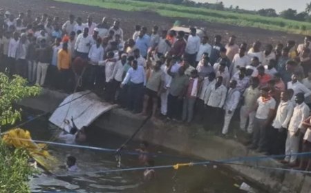 Several Dead After Pick-up Vehicle Falls Into Well in Solapur’s Malshiras.