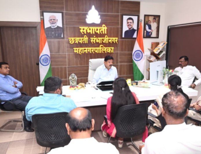 नागरिकांच्या सुरक्षेसाठी मनपा सज्ज अग्निशमन परवाना नसलेल्या हॉटेल्ससह सर्व आस्थापनांवर कारवाईचे संकेत फायर ऑडिट व तपासणी मोहीम राबविण्याचे स्थायी समिती सभापती अनिल मकरिये यांचे आदेश.