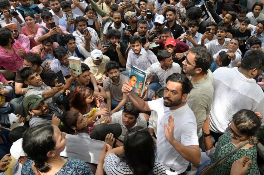कॉकरोच जनता पार्टी का दिल्ली में प्रदर्शन LIVE: जंतर-मंतर पर ‘सोनम वांगचुक शिक्षा मंत्री बनें’ के नारे लगे.