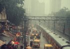 मुंबई में मूसलाधार बारिश, IMD का 'रेड अलर्ट' - 1 की मौत, स्कूल-कॉलेज बंद, मेट्रो सेवा प्रभावित.
