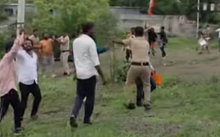 नांदेड़ में सांसद श्रीकांत शिंदे के काफिले को दिखाए गए काले झंडे, पुलिस ने शिवसैनिकों को हिरासत में लिया.
