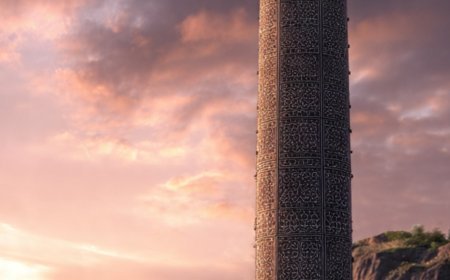 CHAND MINAR: THE 63-METER VICTORY TOWER STANDING TALL AT DAULATABAD FORT SINCE 1445.