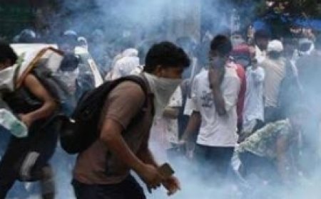 CJP Protest Turns Violent Near Parliament, Police Break Up Gathering With Force".