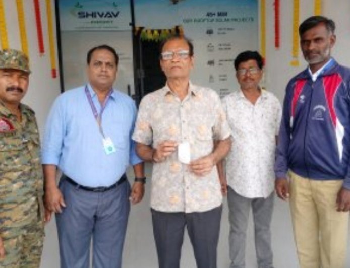 सकाळी उद्घाटन झाले सायंकाळी दहा हजाराचा दंड भरावा लागला. देवळाई चौकात रस्त्यावर कचरा टाकल्याप्रकरणी ‘माधव सोलर एनर्जी’वर ₹ दहा हजारांचा दंड.