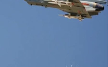 "5 Chinese Military Aircraft And 8 Warships Enter Taiwan Strait Again"