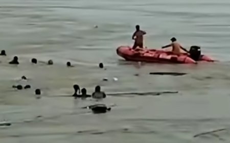 Ganga Boat Accident During Embankment Work Leaves Labourers Missing