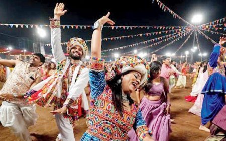 VHP Move Sparks Debate Over Religious Identity at Garba, Dandiya Celebrations