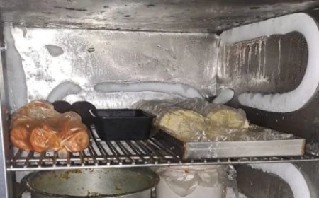 Tukaram Mundhe-Led FDA Team Finds Serious Hygiene Violations at Historic Mumbai Café
