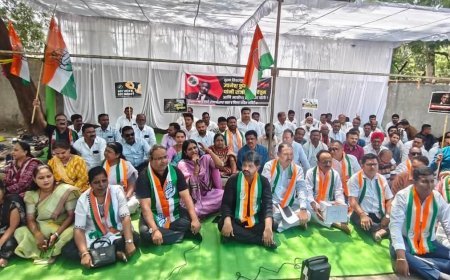 ज्ञानेश कुमार के इस्तीफे की मांग को लेकर छत्रपति संभाजीनगर में कांग्रेस का धरना