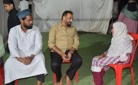 Imtiaz Jaleel Pays Condolences at Residence of Veteran Journalist Abdul Qayyum