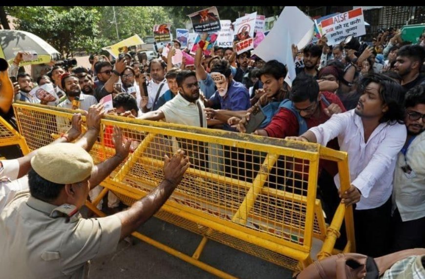 Ex-Home Secretary G K Pillai, Najeeb Jung, Yogendra Yadav Target CEC Over SIR, EC Functioning